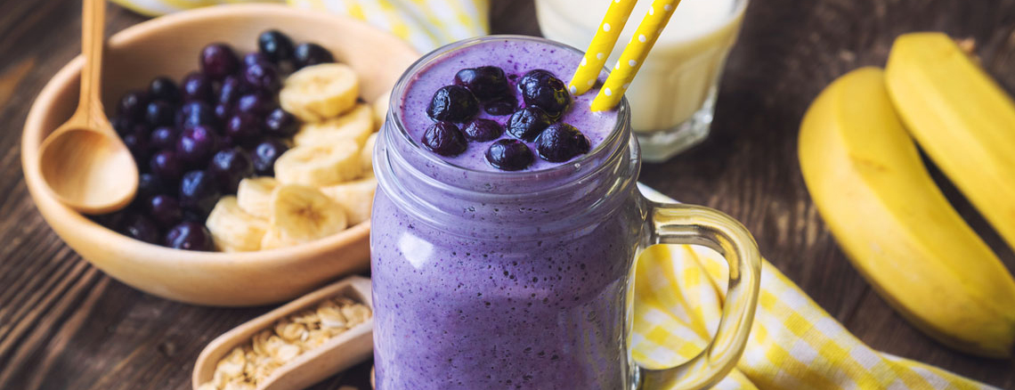 Banana and berry smoothie